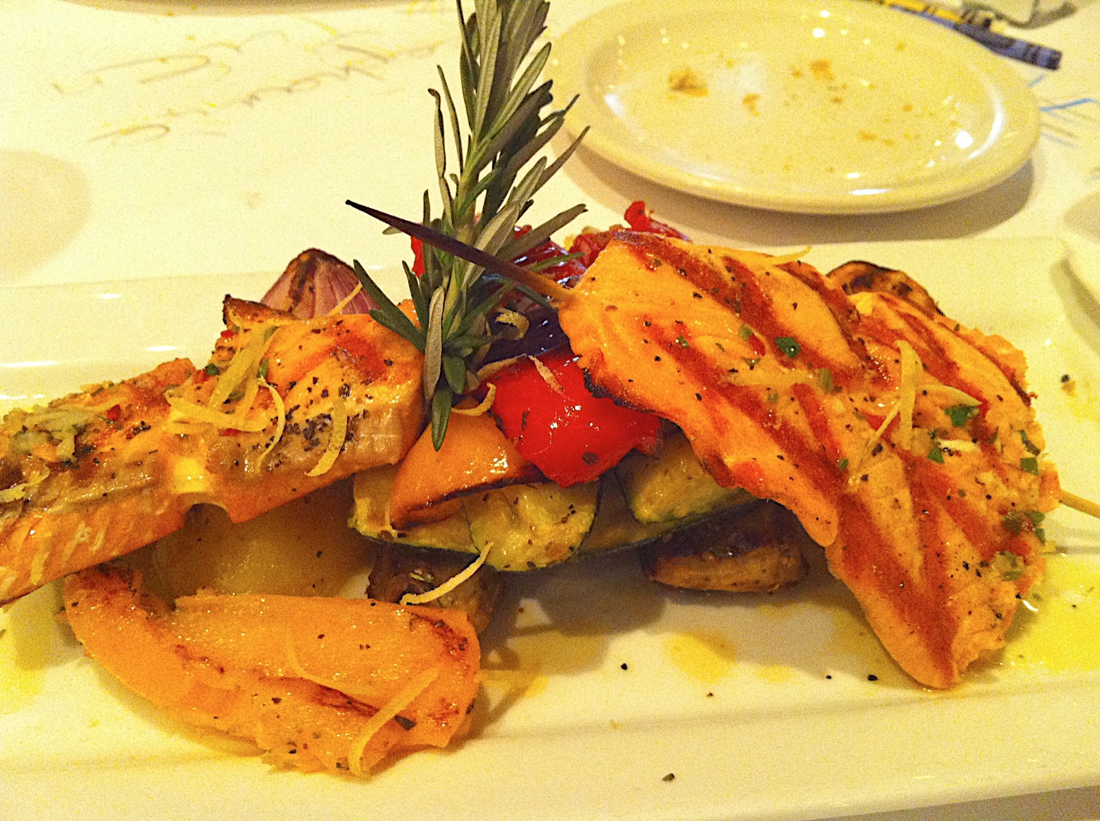 share with @macaronigrill Macaroni Grill is a casual dining restaurant serving delicious Italian classic dishes like pizza, pasta and lasagna. These mouth-watering dishes are made with the freshest ingredients right from Italy.
